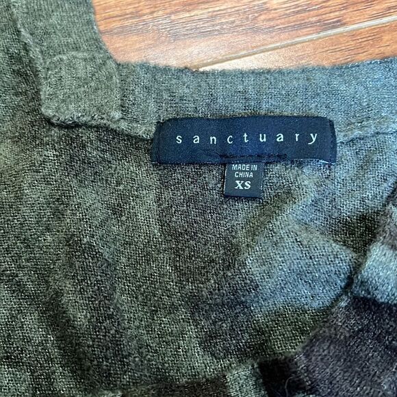 Sanctuary Size XS Camo Camouflage Cold Shoulder Long Sleeve Top V-Neck - Picture 8 of 11